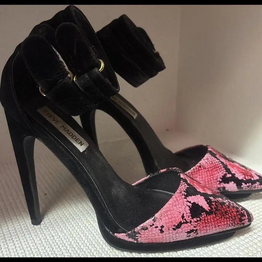 👠😎🩷Steve Madden Pink Snake Pattern Black Suede Ankle Straps